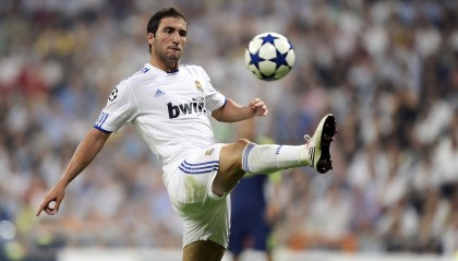 开云体育中国官网-英雄归来：受伤球员强势复出引领球队冲刺，英雄归来mj